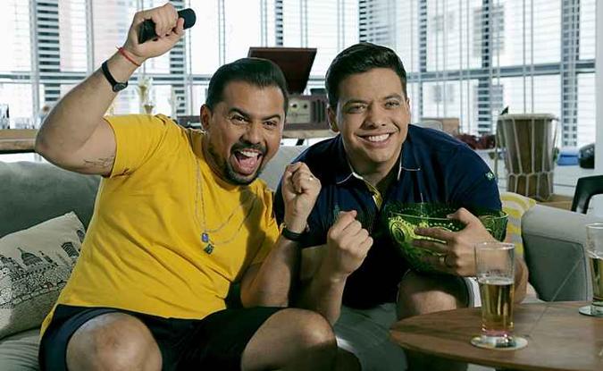Xand Avião e Wesley Safadão no clipe 'Eu e a torcida do Brasil'(foto: Epidemia Filmes/Divulgação) Xand Avião e Wesley Safadão no clipe 'Eu e a torcida do Brasil'(foto: Epidemia Filmes/Divulgação)