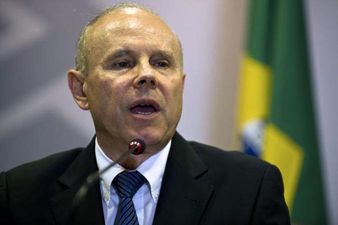 Mantega: estamos vendo se é viável tecnicamente fazer valer de imediato essa redução do imposto de renda(foto: Nelson Almeida/AFP) Mantega: estamos vendo se é viável tecnicamente fazer valer de imediato essa redução do imposto de renda(foto: Nelson Almeida/AFP)