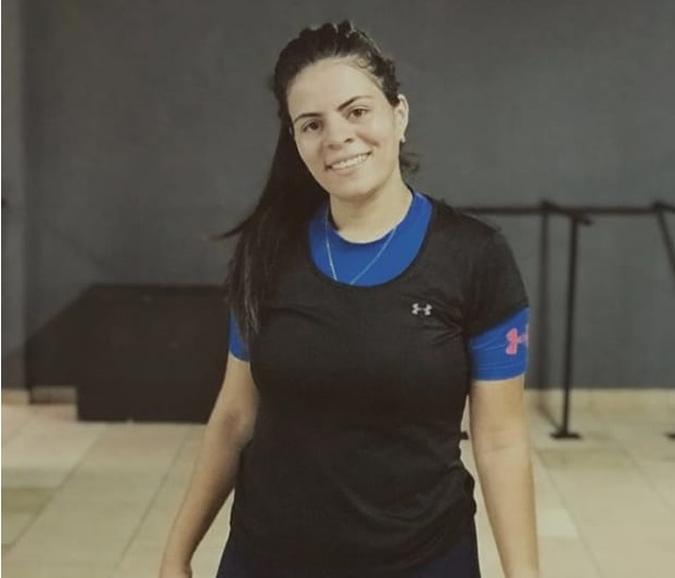 Hellen Clara Caldas Frota, 26 anos, saiu de casa em um Fiat Uno cinza de placa JJG 4975(foto: Arquivo pessoal ) Hellen Clara Caldas Frota, 26 anos, saiu de casa em um Fiat Uno cinza de placa JJG 4975(foto: Arquivo pessoal )