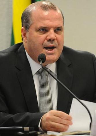 Tombini, do BC: nota repete que os 5,91% de alta do IPCA ficaram Tombini, do BC: nota repete que os 5,91% de alta do IPCA ficaram