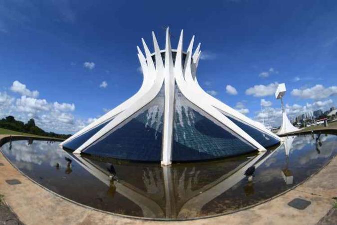 A Catedral de Brasília teve a estrutura concluída em 1960, mas foi inaugurada em 1970 (foto: Ed Alves/CB/D.A Press) A Catedral de Brasília teve a estrutura concluída em 1960, mas foi inaugurada em 1970 (foto: Ed Alves/CB/D.A Press)