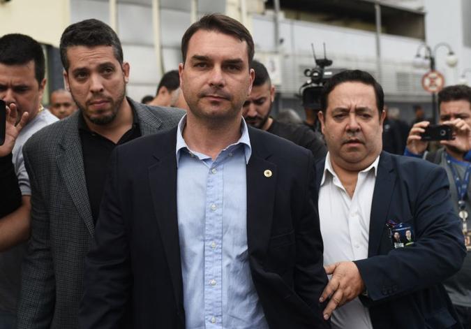 Por prerrogativa parlamentar, Flávio pode escolher dia, hora e local para depor(foto: Fabio Teixeira/AFP) Por prerrogativa parlamentar, Flávio pode escolher dia, hora e local para depor(foto: Fabio Teixeira/AFP)