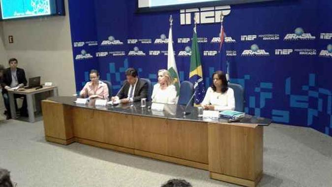Luana Soares, Mendonça Filho, Maria Inês e Eunice Santos durante a coletiva(foto: Lis Gabriela Cappi/Esp. CB/D.A Press) Luana Soares, Mendonça Filho, Maria Inês e Eunice Santos durante a coletiva(foto: Lis Gabriela Cappi/Esp. CB/D.A Press)