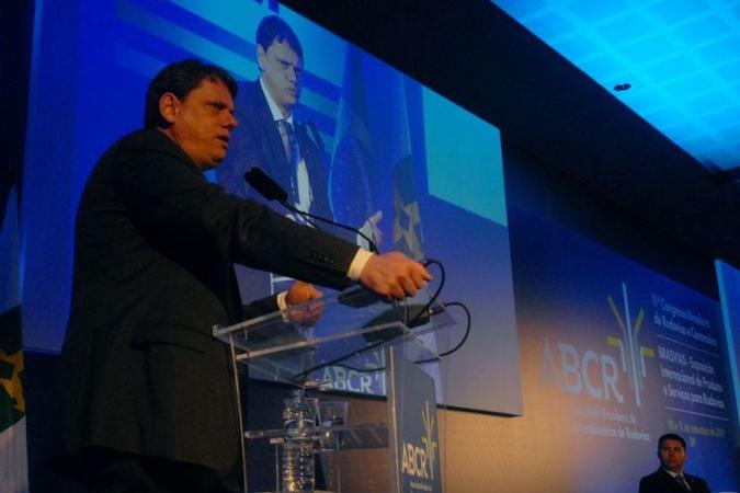 Ministro da Infraestrutura, Tarcísio Freitas, considera o programa de concessões Ministro da Infraestrutura, Tarcísio Freitas, considera o programa de concessões