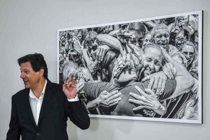 Enquanto um grupo defendia que o candidato imponha mais sua personalidade e seja 'mais Haddad'(foto: Nelson Almeida/AFP) Enquanto um grupo defendia que o candidato imponha mais sua personalidade e seja 'mais Haddad'(foto: Nelson Almeida/AFP)