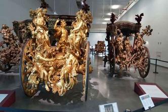 No Museu do Coche, estão peças banhadas a ouro das carruagens usadas pelos nobres(foto: Marcelo Agner/CB/D.A Press) No Museu do Coche, estão peças banhadas a ouro das carruagens usadas pelos nobres(foto: Marcelo Agner/CB/D.A Press)