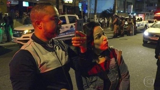 Nívea ao lado do marido ao abordarem fiscal da prefeitura: episódio a fez perder o emprego(foto: Rede Globo/Reprodução) Nívea ao lado do marido ao abordarem fiscal da prefeitura: episódio a fez perder o emprego(foto: Rede Globo/Reprodução)