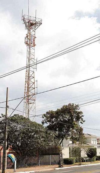 Estão envolvidas na disputa pela frequência as quatro maiores operadoras do país: Vivo, Tim, Claro e Oi(foto: Gladyston Rodrigues/EM/D.A PRESS %u2013 5/9/12) Estão envolvidas na disputa pela frequência as quatro maiores operadoras do país: Vivo, Tim, Claro e Oi(foto: Gladyston Rodrigues/EM/D.A PRESS %u2013 5/9/12)