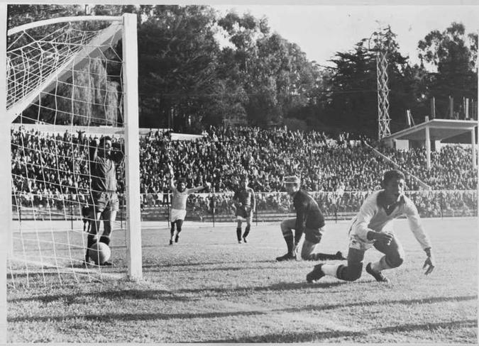 1962: jogador da Seleção Brasileira de Futebol, Amarildo, no lance do gol da vitória na partida entre Brasil e Espanha na Copa do MundoArquivo CB/D.A Press 1962: jogador da Seleção Brasileira de Futebol, Amarildo, no lance do gol da vitória na partida entre Brasil e Espanha na Copa do MundoArquivo CB/D.A Press