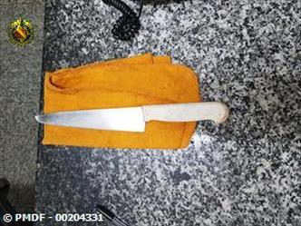 A mulher, de 22 anos, além de queimar o marido, ainda o feriu com golpes de faca(foto: PMDF/Divulgação) A mulher, de 22 anos, além de queimar o marido, ainda o feriu com golpes de faca(foto: PMDF/Divulgação)