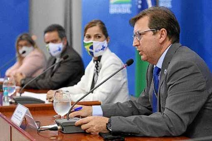 Segundo a equipe do Ministério da Saúde, a justificativa para a nova orientação é de que, ''mesmo em solo desconhecido, o risco compensa''(foto: Julio Nascimento/PR)