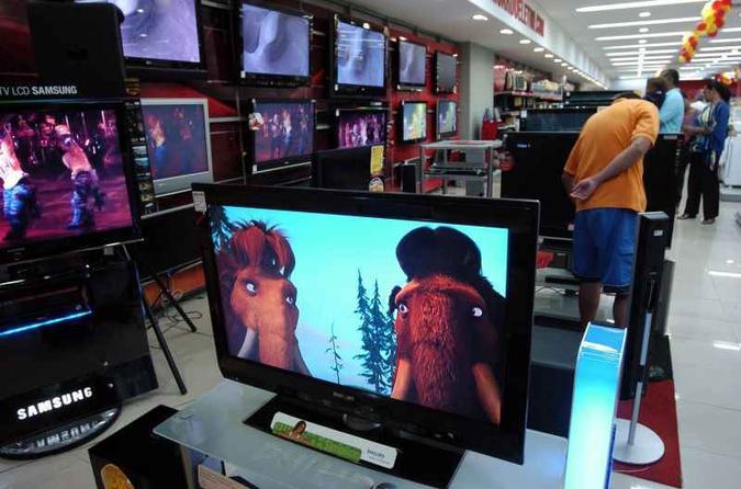 O varejo deixou de vender cerca R$ 245 milhões em TVs entre o Dia das Mães e a primeira semana da greve(foto: Paulo H. Carvalho/CB/D.A Press) O varejo deixou de vender cerca R$ 245 milhões em TVs entre o Dia das Mães e a primeira semana da greve(foto: Paulo H. Carvalho/CB/D.A Press)