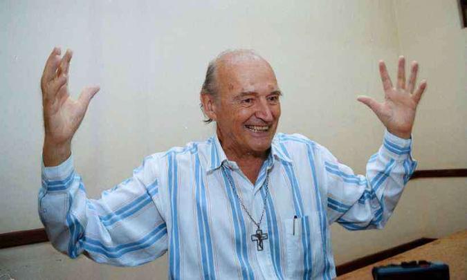 Padre Oscar Quevedo era especialista em parapsicologia e desmascarava os charlatões (foto: Divulgação) Padre Oscar Quevedo era especialista em parapsicologia e desmascarava os charlatões (foto: Divulgação)