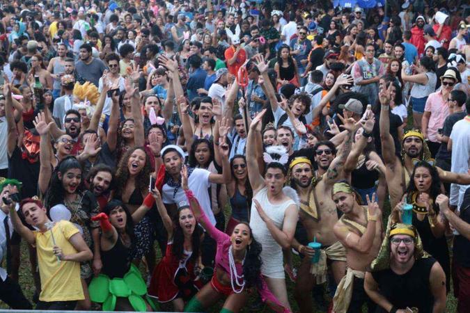 Cerca de 3 mil pessoas festejam a diversidade com Tuthankasmona, Tombando a Pyramide e Essa Boquinha Eu Já Beijei, na Funarte (foto: Luis Nova/Esp. CB/D.A Press) Cerca de 3 mil pessoas festejam a diversidade com Tuthankasmona, Tombando a Pyramide e Essa Boquinha Eu Já Beijei, na Funarte (foto: Luis Nova/Esp. CB/D.A Press)