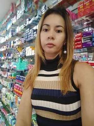 A farmacêutica Maria Aparecida teve que engolir o choro diversas vezes para seguir firme no trabalho(foto: Arquivo Pessoal) A farmacêutica Maria Aparecida teve que engolir o choro diversas vezes para seguir firme no trabalho(foto: Arquivo Pessoal)