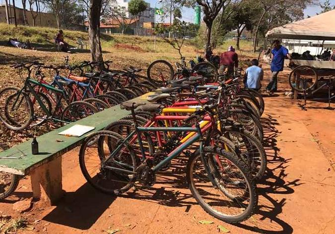 Parte das bicicletas que serão usadas no passeio foram consertadas em um projeto social por pessoas em situação de rua(foto: Divulgação/ Pedal Cidadão) Parte das bicicletas que serão usadas no passeio foram consertadas em um projeto social por pessoas em situação de rua(foto: Divulgação/ Pedal Cidadão)
