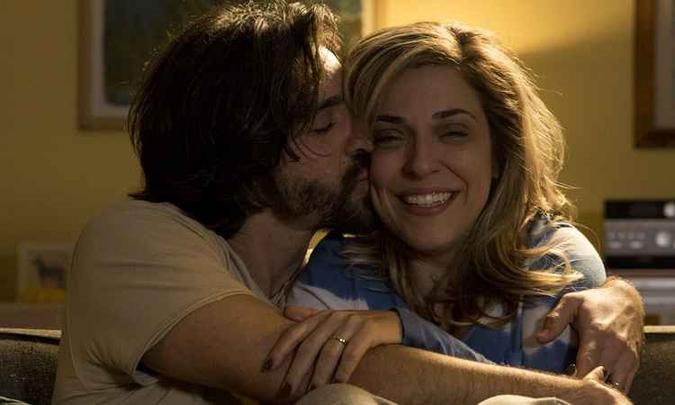 Felipe Abib e Julia Rabello estrelam a série Mal me quer(foto: Warner/Divulgação) Felipe Abib e Julia Rabello estrelam a série Mal me quer(foto: Warner/Divulgação)