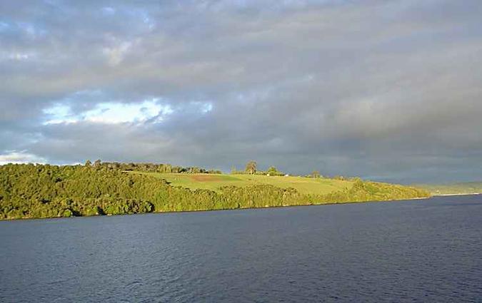 Na ilha, o prato típico é o curanto, um assado de carnes e frutos do mar(foto: Monteiro/Terra imagem) Na ilha, o prato típico é o curanto, um assado de carnes e frutos do mar(foto: Monteiro/Terra imagem)