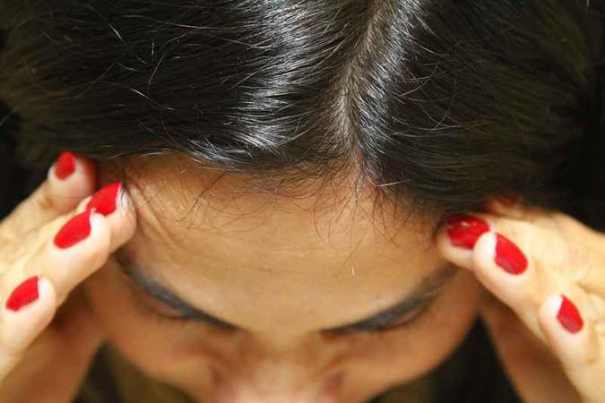 A enxaqueca é três vezes mais comum em mulheres do que em homens e afeta mais de 10% das pessoas em todo o mundo(foto: Marcos Santos/USP Imagens ) A enxaqueca é três vezes mais comum em mulheres do que em homens e afeta mais de 10% das pessoas em todo o mundo(foto: Marcos Santos/USP Imagens )
