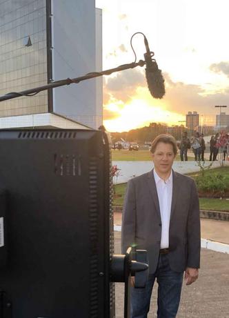 Haddad grava em frente ao TSE depois de registrar candidatura de Lula(foto: Leonardo Cavalcanti/CB/D.A Press) Haddad grava em frente ao TSE depois de registrar candidatura de Lula(foto: Leonardo Cavalcanti/CB/D.A Press)