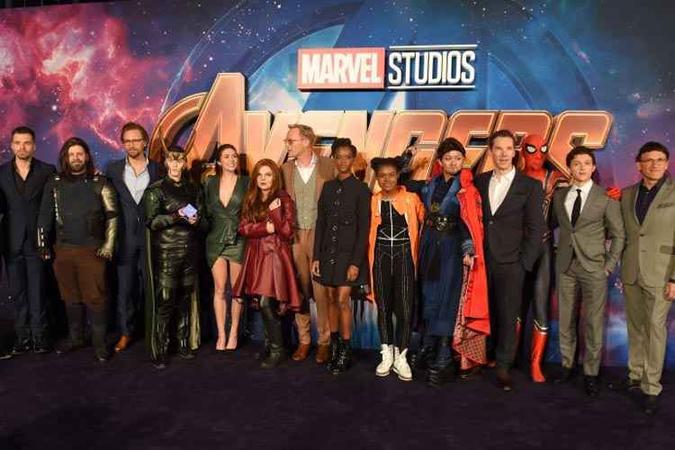 Membros do elenco posam no tapete vermelho para assistir aos Vingadores, em Londres, no último 8 de abril (foto: AFP / Anthony HARVEY ) Membros do elenco posam no tapete vermelho para assistir aos Vingadores, em Londres, no último 8 de abril (foto: AFP / Anthony HARVEY )