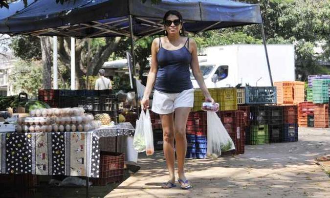Além dos produtos fresquinhos, Helen não abre mão do atendimento(foto: Ed Alves/CB/D.A Press) Além dos produtos fresquinhos, Helen não abre mão do atendimento(foto: Ed Alves/CB/D.A Press)