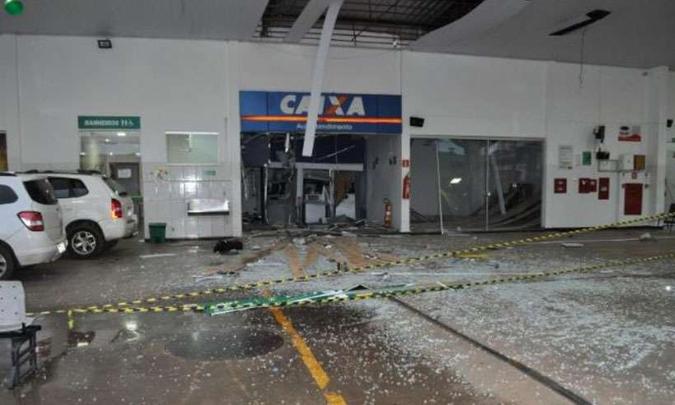 Criminosos são responsáveis por explosão de caixas em um posto de combustível em Unaí, segundo o Ministério Público(foto: Polícia Militar/Divulgação) Criminosos são responsáveis por explosão de caixas em um posto de combustível em Unaí, segundo o Ministério Público(foto: Polícia Militar/Divulgação)