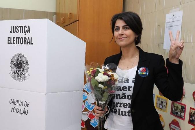 A ex-parlamentar, Manuela D'Ávila, foi candidata a vice-presidente da República na chapa do petista Fernando Haddad, nas eleições de outubro: ela se dispôs a entregar o celular para perícia(foto: AFP / Itamar AGUIAR) A ex-parlamentar, Manuela D'Ávila, foi candidata a vice-presidente da República na chapa do petista Fernando Haddad, nas eleições de outubro: ela se dispôs a entregar o celular para perícia(foto: AFP / Itamar AGUIAR)