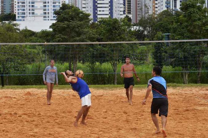 Além do vasto espaço verde, o local conta com diversas opções para a prática de esportes(foto: Marcelo Ferreira/CB/D.A Press) Além do vasto espaço verde, o local conta com diversas opções para a prática de esportes(foto: Marcelo Ferreira/CB/D.A Press)