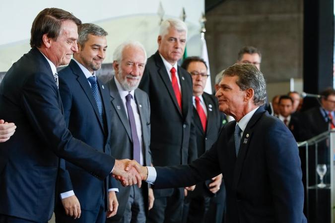 Antes da reunião com os líderes, em Brasília, Bolsonaro esteve em Foz do Iguaçu, onde afirmou que contava com o 'patriotismo' de parlamentares(foto: Alan Santos/PR) Antes da reunião com os líderes, em Brasília, Bolsonaro esteve em Foz do Iguaçu, onde afirmou que contava com o 'patriotismo' de parlamentares(foto: Alan Santos/PR)