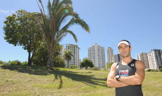 O professor Gabriel Cardoso usa o Parque de Águas Claras, perto de onde mora, para praticar triatlo: O professor Gabriel Cardoso usa o Parque de Águas Claras, perto de onde mora, para praticar triatlo: