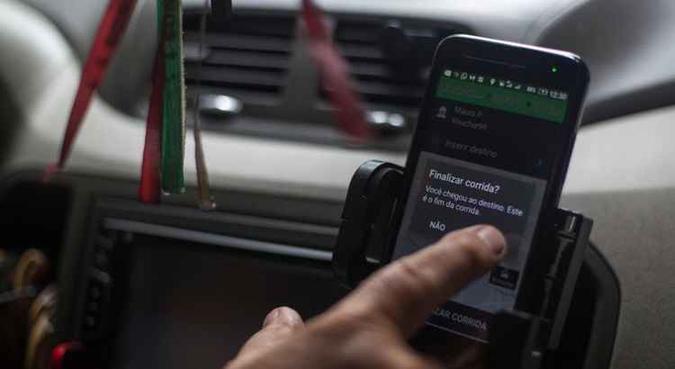 Motoristas devem apresentar certidão negativa de antecedentes criminais(foto: Mauro Pimentel/AFP) Motoristas devem apresentar certidão negativa de antecedentes criminais(foto: Mauro Pimentel/AFP)