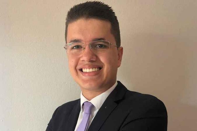 Thiago Pacheco é advogado e beneficiário do Fies, antes do projeto publicado hoje, ele havia quitado a dívida que tinha com as parcelas do programa para conseguir suspender o restante das mensalidades(foto: Arquivo Perssoal) Thiago Pacheco é advogado e beneficiário do Fies, antes do projeto publicado hoje, ele havia quitado a dívida que tinha com as parcelas do programa para conseguir suspender o restante das mensalidades(foto: Arquivo Perssoal)