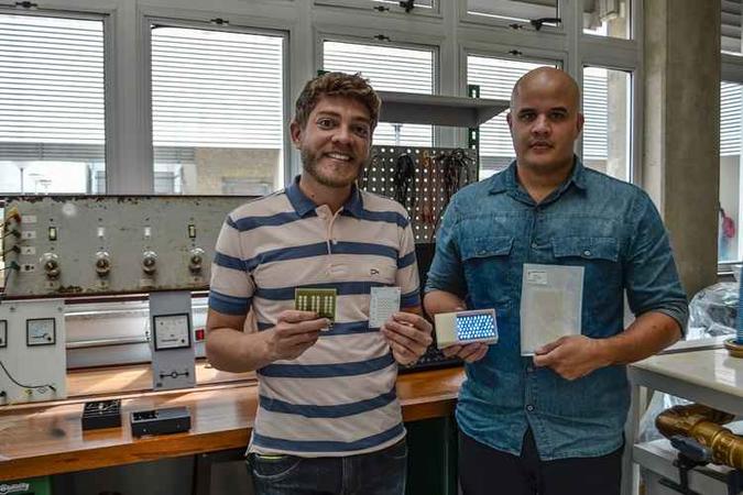 Saulo Lisboa (E) e Diogo Sousa (D): inventores do câmpus do Gama da Universidade de Brasília (UnB)(foto: Nícolas Braga/Esp. CB/D.A Press) Saulo Lisboa (E) e Diogo Sousa (D): inventores do câmpus do Gama da Universidade de Brasília (UnB)(foto: Nícolas Braga/Esp. CB/D.A Press)
