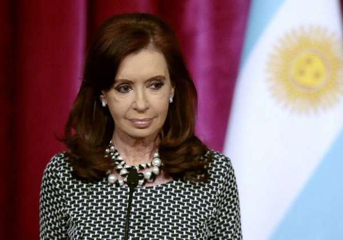 A presidente Cristina Kirchner dificultou a compra de produtos no exterior: recebe dólares quem reclama mais (foto: JACQUES DEMARTHON) A presidente Cristina Kirchner dificultou a compra de produtos no exterior: recebe dólares quem reclama mais (foto: JACQUES DEMARTHON)