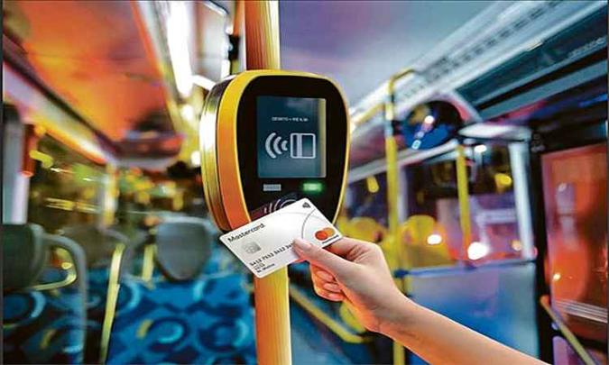 Pagamento por aproximação com o uso de cartões e pulseiras no transporte público de São Paulo agiliza a cobrança das passagens(foto: Mastercard/Divulgação) Pagamento por aproximação com o uso de cartões e pulseiras no transporte público de São Paulo agiliza a cobrança das passagens(foto: Mastercard/Divulgação)