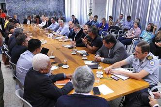 Reunião do gabinete de crise do GDF: até segunda, estoque de gás de cozinha na capital volta a normalidade(foto: Renato Araújo/Agência Brasília) Reunião do gabinete de crise do GDF: até segunda, estoque de gás de cozinha na capital volta a normalidade(foto: Renato Araújo/Agência Brasília)