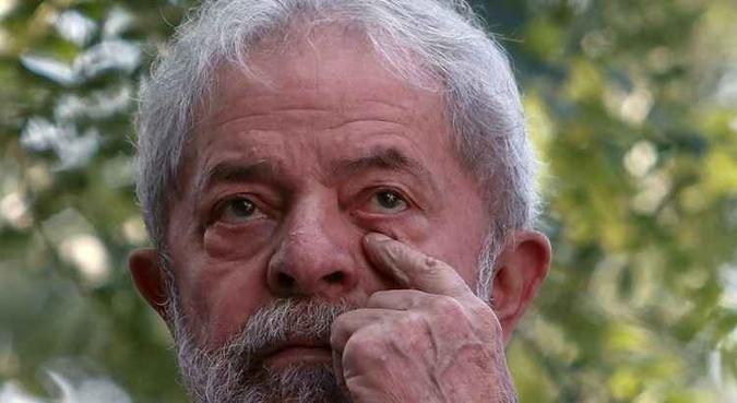 O argumento é saber qual é o perfil preferido pelos eleitores, testar nomes e a capacidade de transferência de votos do líder petista preso em Curitiba(foto: Miguel Schincariol/AFP) O argumento é saber qual é o perfil preferido pelos eleitores, testar nomes e a capacidade de transferência de votos do líder petista preso em Curitiba(foto: Miguel Schincariol/AFP)