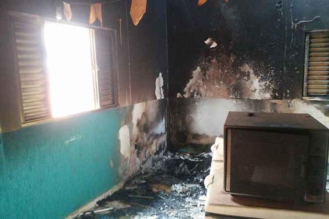 O terreiro de Santo Antônio do Descoberto (GO), que já foi alvo de um ataque, ficou destruído(foto: Reprodução/WhatsApp) O terreiro de Santo Antônio do Descoberto (GO), que já foi alvo de um ataque, ficou destruído(foto: Reprodução/WhatsApp)