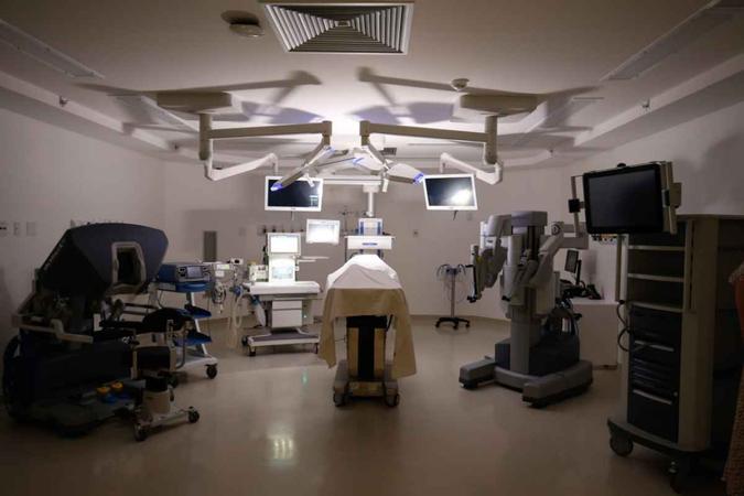 Sala de cirurgia com robô Da Vinci Sala de cirurgia com robô Da Vinci