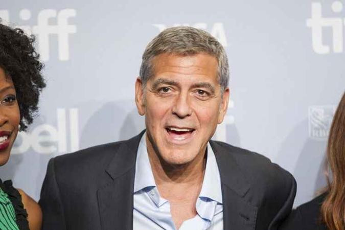 Segundo informações da imprensa local, Clooney teria machucado apenas o joelho(foto: GEOFF ROBINS/AFP) Segundo informações da imprensa local, Clooney teria machucado apenas o joelho(foto: GEOFF ROBINS/AFP)