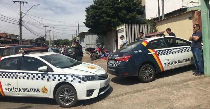A Polícia Militar isolou a área do crime(foto: Mariana Machado/Esp.CB/D.A Press) A Polícia Militar isolou a área do crime(foto: Mariana Machado/Esp.CB/D.A Press)
