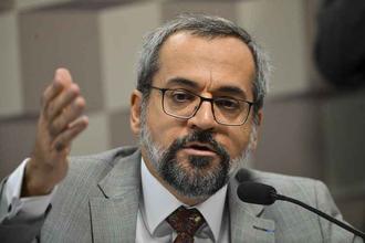 MEC pode suspender bolsas, Enem e manutenção de universidades em 2021