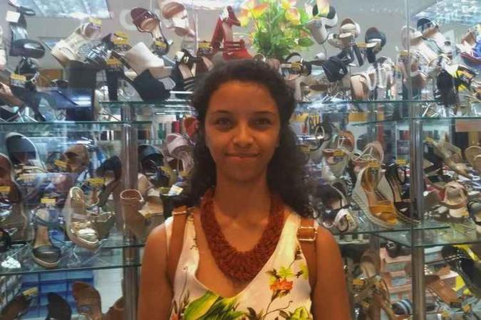 Raissa Mendes vai se mudar e está com dificuldade de adquirir eletrodomésticos com preços razoáveis(foto: Thais Moura/Esp. CB/D.A Press) Raissa Mendes vai se mudar e está com dificuldade de adquirir eletrodomésticos com preços razoáveis(foto: Thais Moura/Esp. CB/D.A Press)