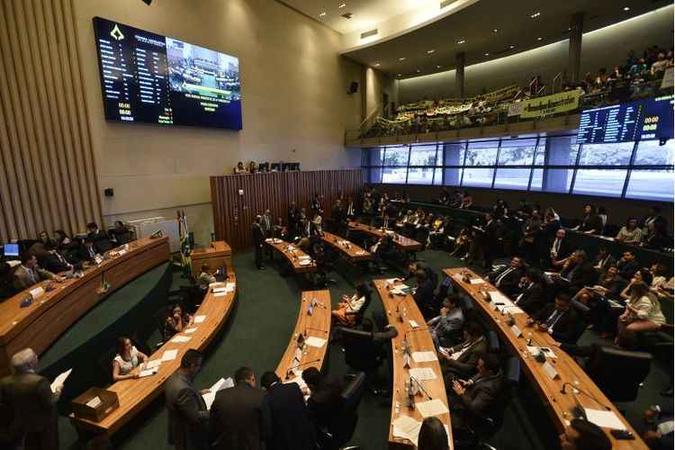Após aprovação na Câmara, norma passará pela sanção do governador: licença para atividades industriais, comerciais, de serviços e institucionais (foto: Minervino Junior/CB/D.A Press) Após aprovação na Câmara, norma passará pela sanção do governador: licença para atividades industriais, comerciais, de serviços e institucionais (foto: Minervino Junior/CB/D.A Press)