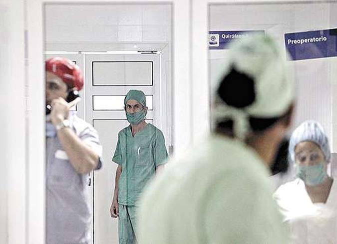 Governo brasileiro quer trazer médicos de Cuba para suprir carência de profissionais, especialmente no interior do país. CFM reprova proposta(foto: Desmond Boylan/Reuters) Governo brasileiro quer trazer médicos de Cuba para suprir carência de profissionais, especialmente no interior do país. CFM reprova proposta(foto: Desmond Boylan/Reuters)