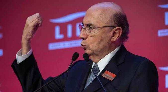 Meirelles ainda fez questão de destacar a alta de 1,6% nos investimentos no terceiro trimestre(foto: Nelson Almeida/AFP) Meirelles ainda fez questão de destacar a alta de 1,6% nos investimentos no terceiro trimestre(foto: Nelson Almeida/AFP)
