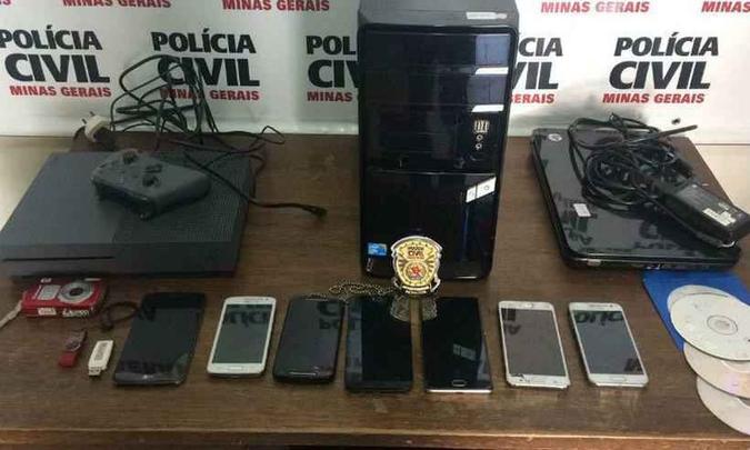 Materiais apreendidos com os alvos da operação (foto: Polícia Civil/Divulgação) Materiais apreendidos com os alvos da operação (foto: Polícia Civil/Divulgação)