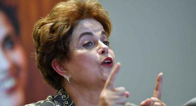 Dilma: Esta é uma estratégia adotada pelo delator em busca de benefícios da delação premiada(foto: Yuri Cortez/AFP) Dilma: Esta é uma estratégia adotada pelo delator em busca de benefícios da delação premiada(foto: Yuri Cortez/AFP)