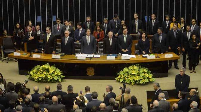 Sessão em homenagem aos 30 anos da Constituição, em novembro, com a presença do deputado Jair Bolsonaro (PSL-RJ), já como presidente eleito (foto: Minervino Junior/CB/D.A Press ) Sessão em homenagem aos 30 anos da Constituição, em novembro, com a presença do deputado Jair Bolsonaro (PSL-RJ), já como presidente eleito (foto: Minervino Junior/CB/D.A Press )